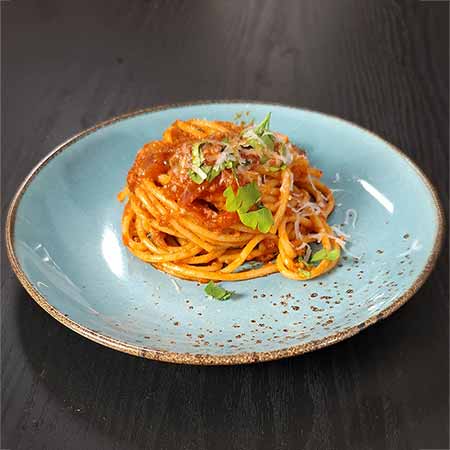 Spaghettoni ‘nduja e cipolle rosse