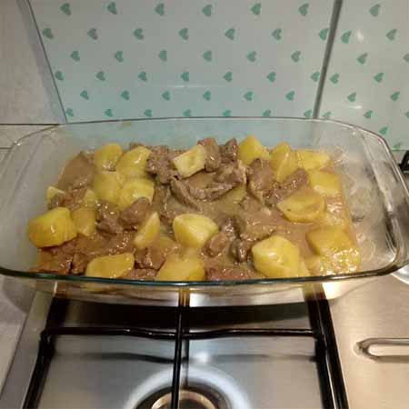 Spezzatino con patate e curcuma