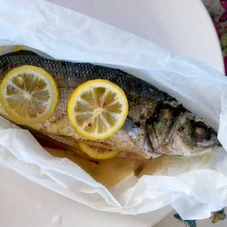 Spigola al cartoccio con patate prezzemolate