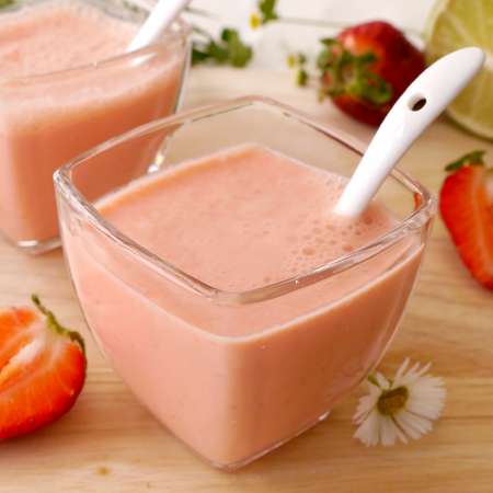 Succo di fragole e carote con yogurt