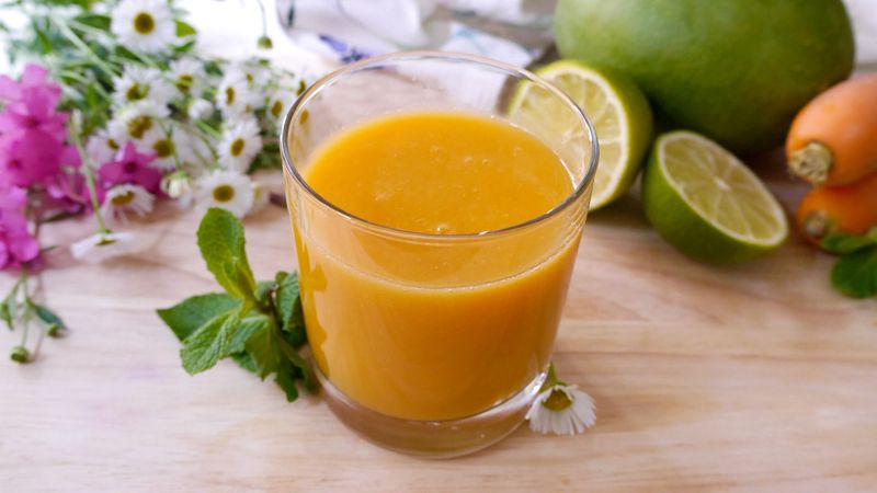 Succo mango carota e menta