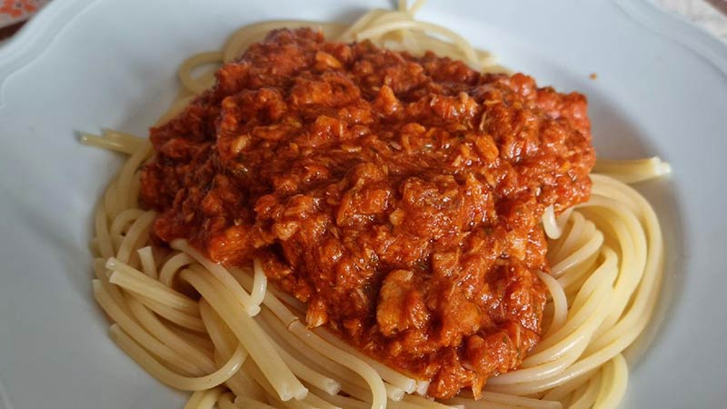 Sugo al tonno e acciughe