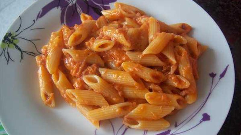 Sugo di pomodoro e tonno