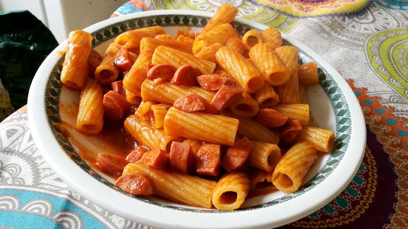 Sugo di pomodoro e wurstel