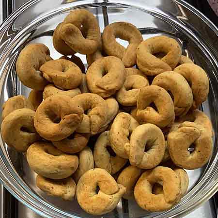 Taralli pugliesi al pepe e vino bianco