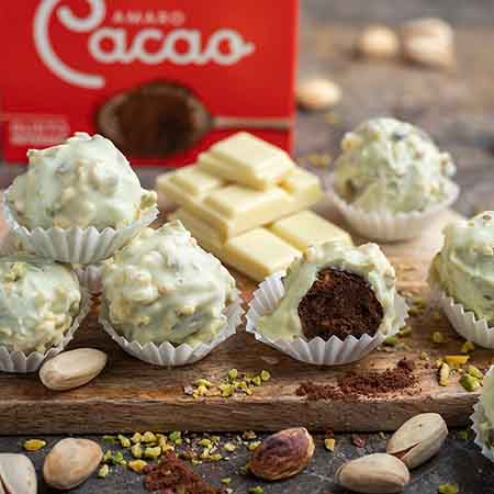 Tartufini cacao, pistacchi e cioccolato bianco