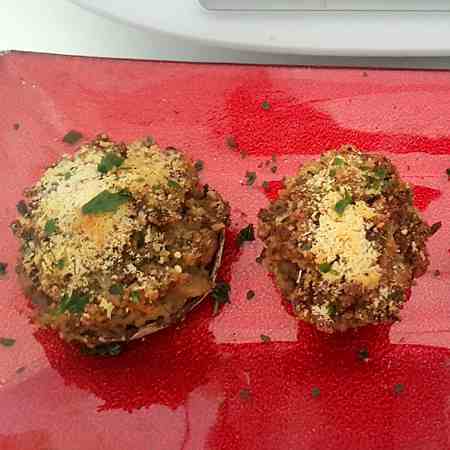 Teste di funghi champignon ripiene al forno