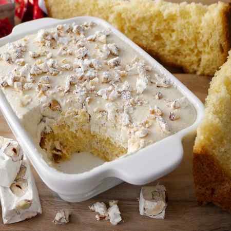 Tiramisù al pandoro con crema al torrone