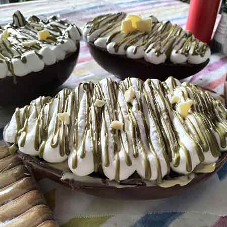 Tiramisù al pistacchio nell'uovo di Pasqua