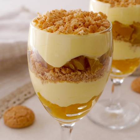 Tiramisù pesche e amaretti