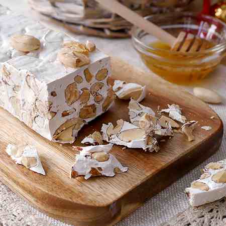 Torrone duro alle mandorle