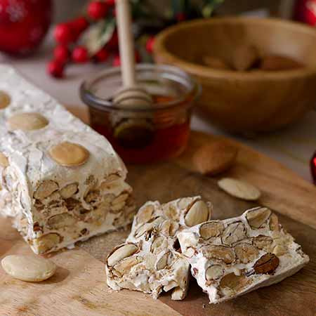 Torrone mandorlato alla cannella