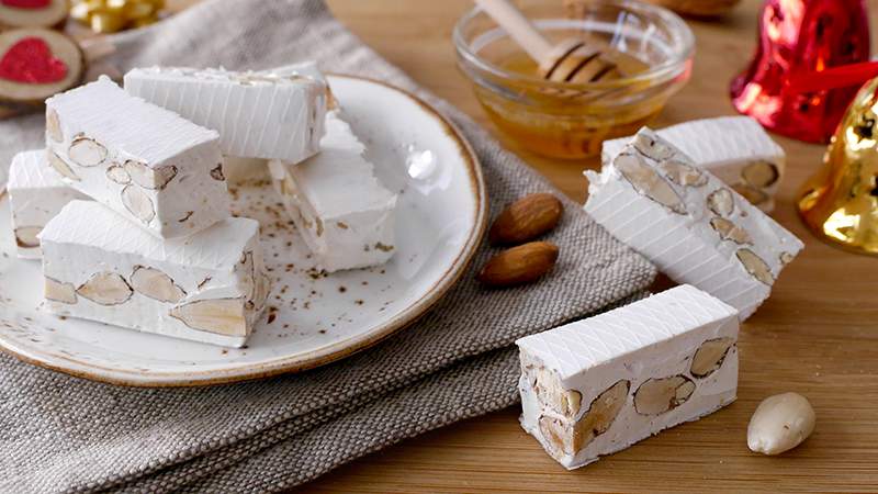 Torrone morbido alle mandorle