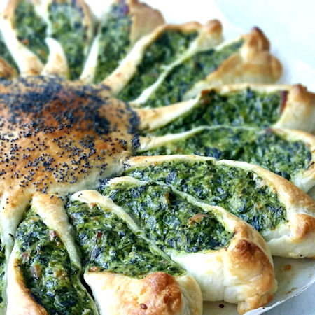 Torta a fiore con spinaci e ricotta