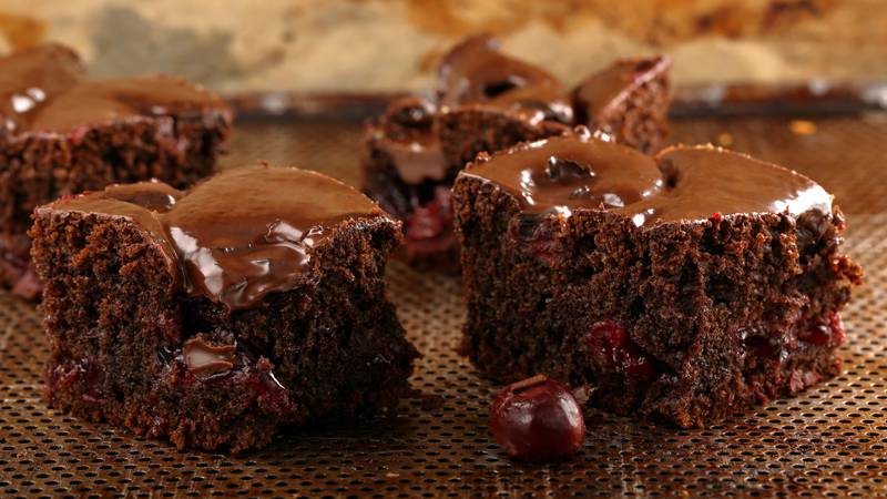 Torta al cioccolato e ciliegie