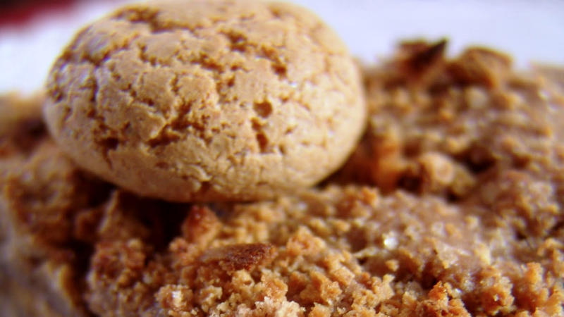 Torta al cioccolato fondente e amaretti