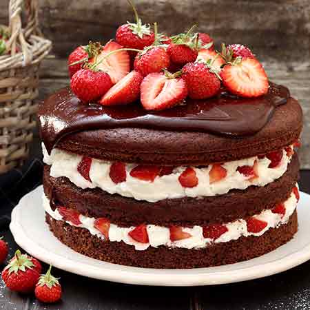 Torta al cioccolato panna e fragole