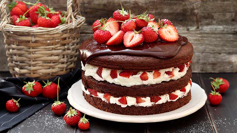 Torta al cioccolato panna e fragole