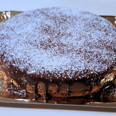 Torta al cocco con glassa al cioccolato