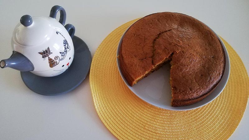 Torta al farro con carote, nocciole e arancia