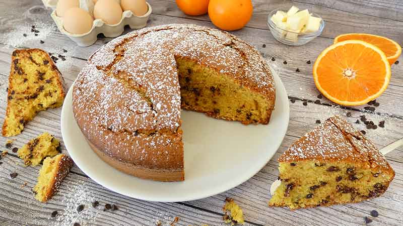 Torta all'arancia con gocce di cioccolato