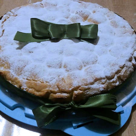 Torta alla crema mele e amaretti