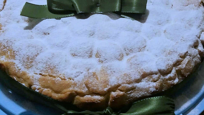 Torta alla crema mele e amaretti