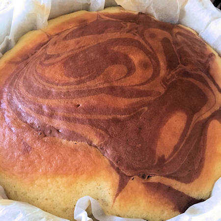 Torta allo yogurt bianca e nera