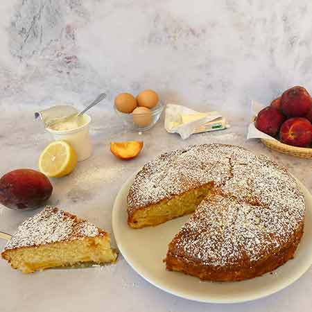 Torta allo yogurt e pesche