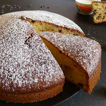 Torta allo yogurt greco e gocce di cioccolato