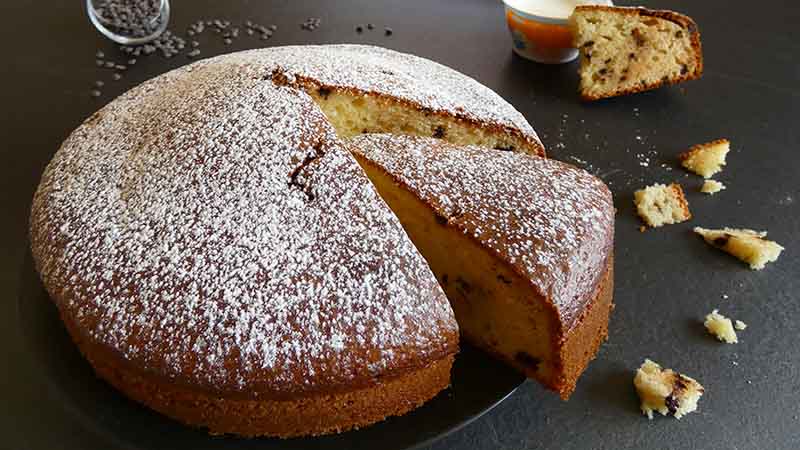 Torta allo yogurt greco e gocce di cioccolato