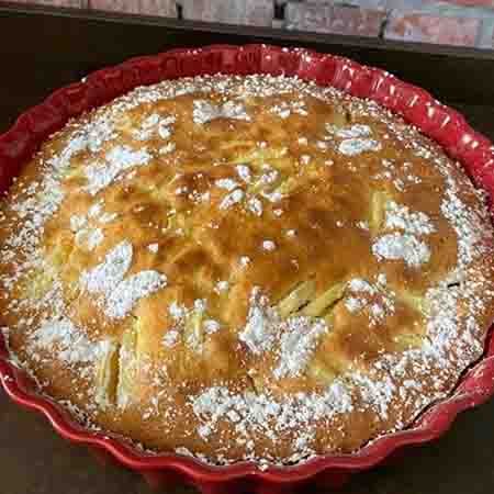 Torta allo yogurt, mele e mandorle