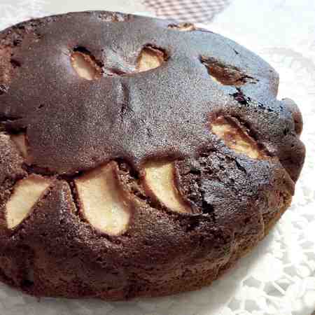 Torta cioccolato, pere e mele