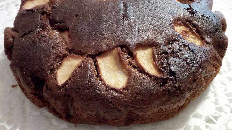 Torta cioccolato, pere e mele