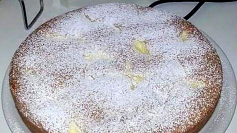 Torta con crema alla ricotta