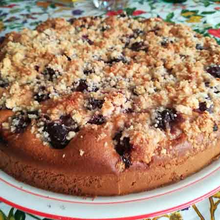 Torta con crumble di ciliegie