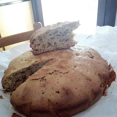 Torta con mandorle e uvetta