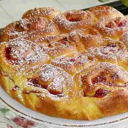 Torta delle rose con confettura di fragole