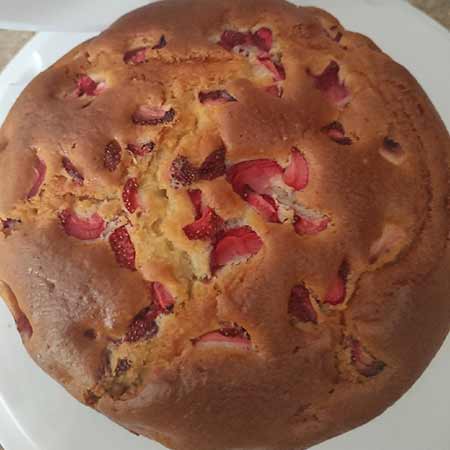 Torta di albumi con fragole