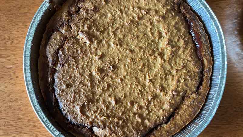 Torta di avena, cocco e marmellata di lamponi