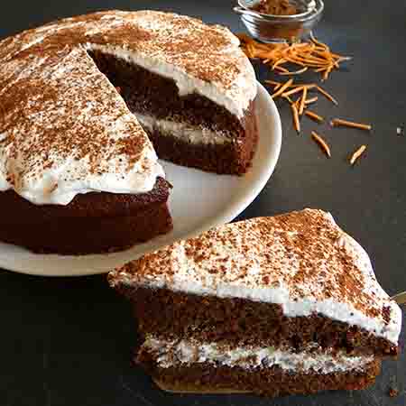 Torta di carote al cacao con frosting