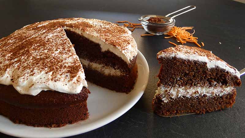 Torta di carote al cacao con frosting