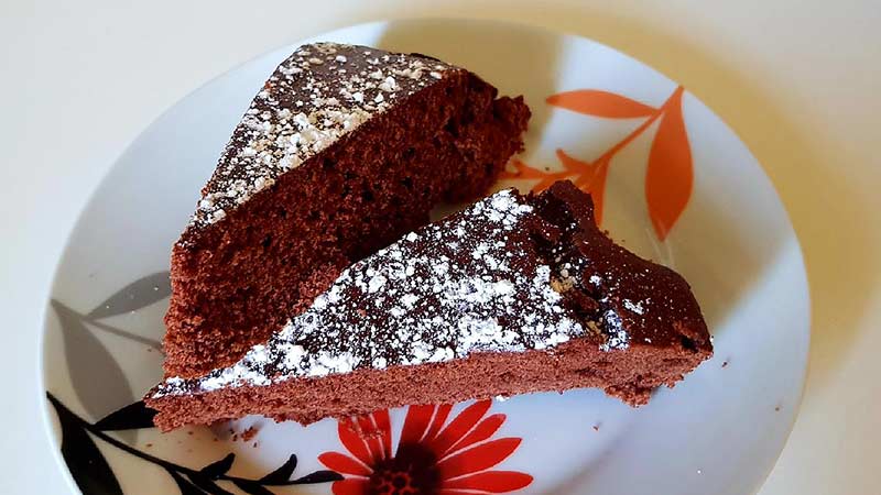 Torta di castagne con gocce di cioccolato