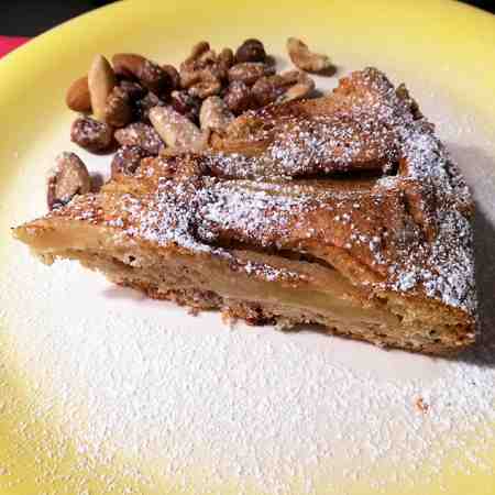 Torta di mele con frutta secca e muesli