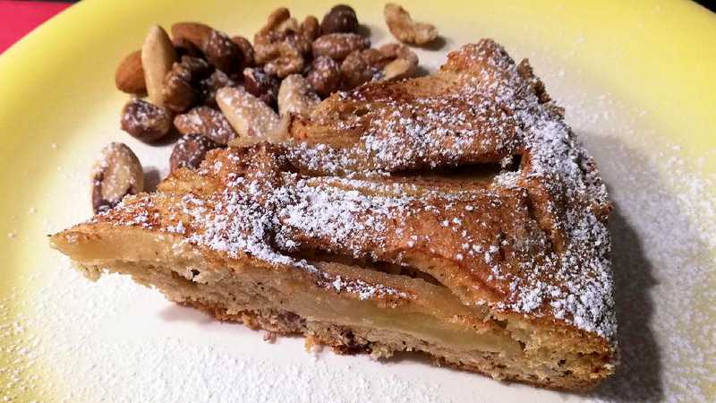 Torta di mele con frutta secca e muesli