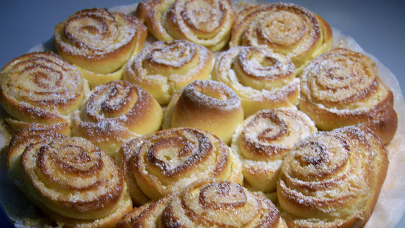 Torta di rose con marmellata