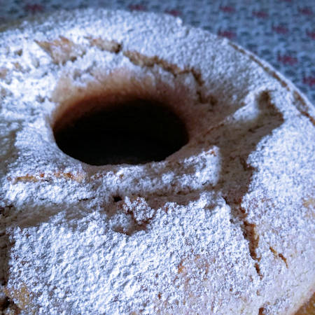 Ciambella integrale alle nocciole