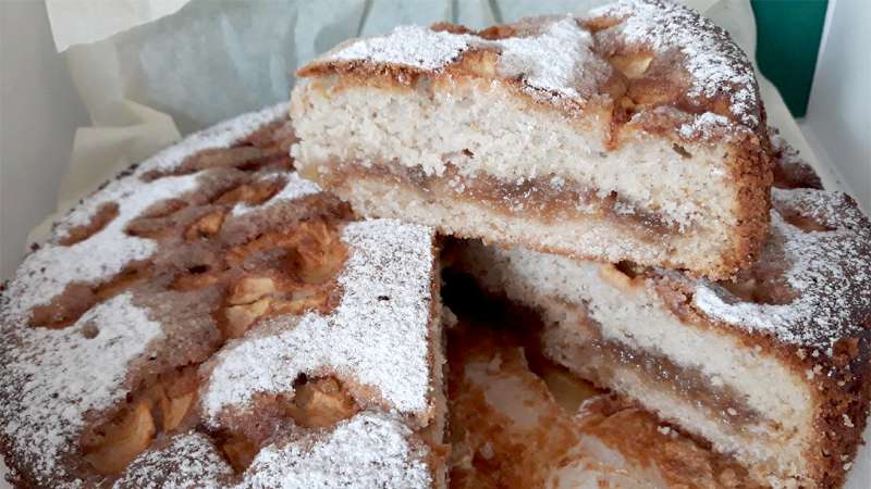 Torta marmellata di albicocche e mele