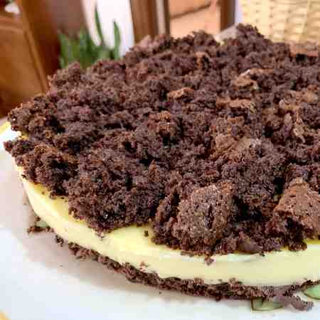 Torta mimosa al cacao con crema al limoncello