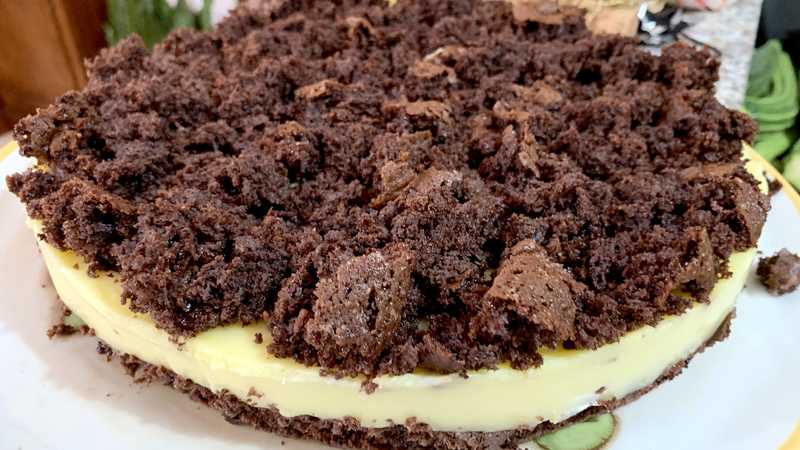 Torta mimosa al cacao con crema al limoncello